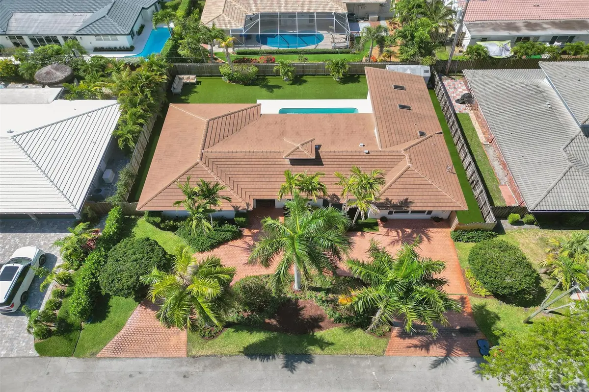 Photo 4 at 2608 NE 35th Street, Fort Lauderdale