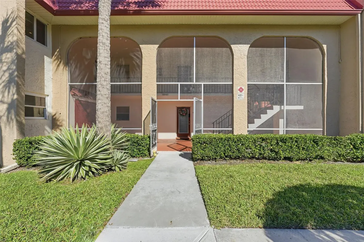 Photo 3 at 401 Lake Frances Drive 401, West Palm Beach