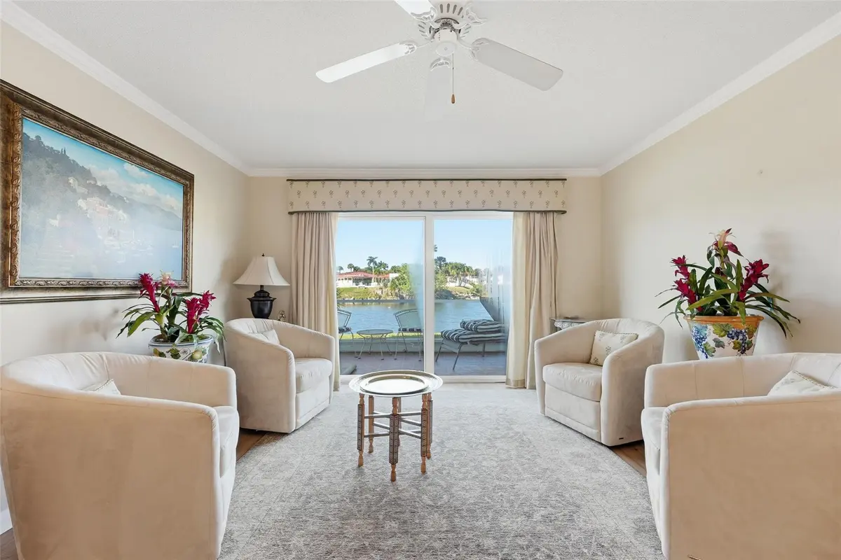 Photo 7 at 401 Lake Frances Drive 401, West Palm Beach