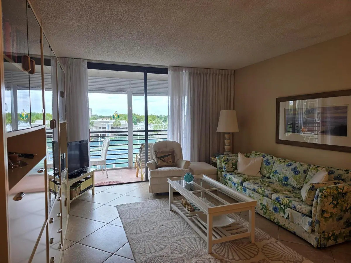 Photo 4 at 1001 Colony Point Circle 405, Pembroke Pines