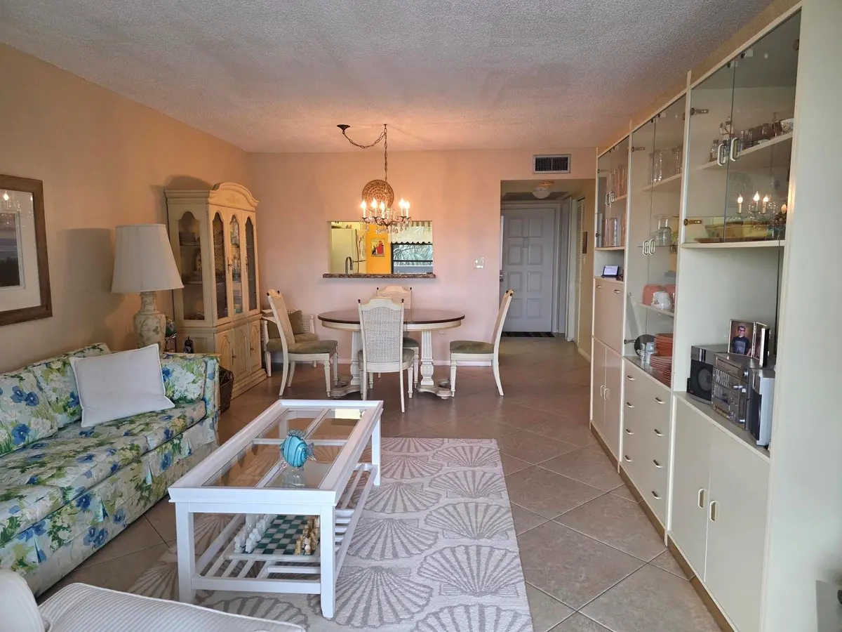 Photo 5 at 1001 Colony Point Circle 405, Pembroke Pines