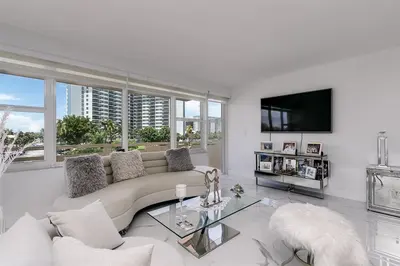 3333 NE 34th Street 304, Fort Lauderdale – Stock Cooperative for sale