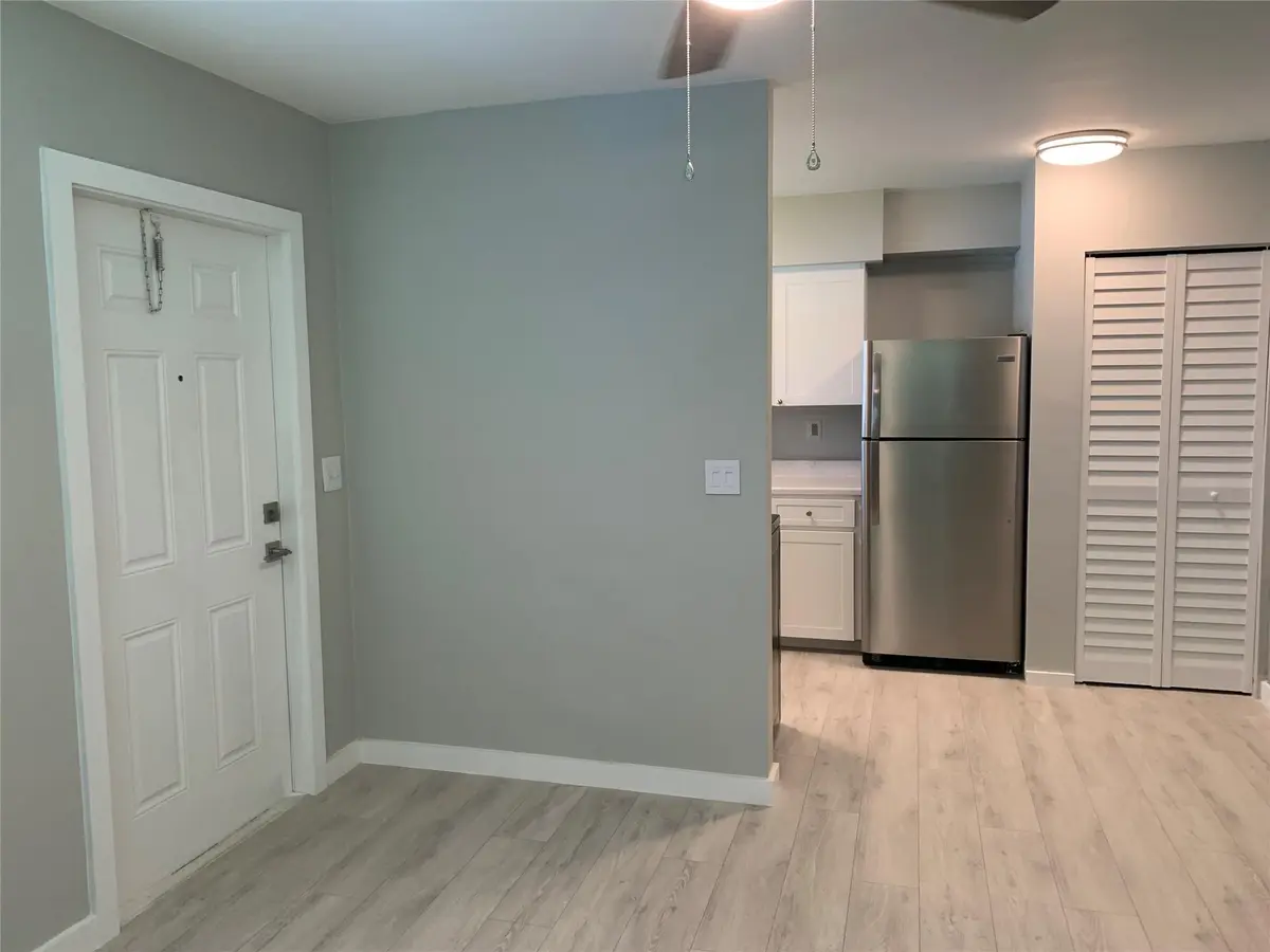 Photo 3 at 4385 NE 13th Avenue, Oakland Park