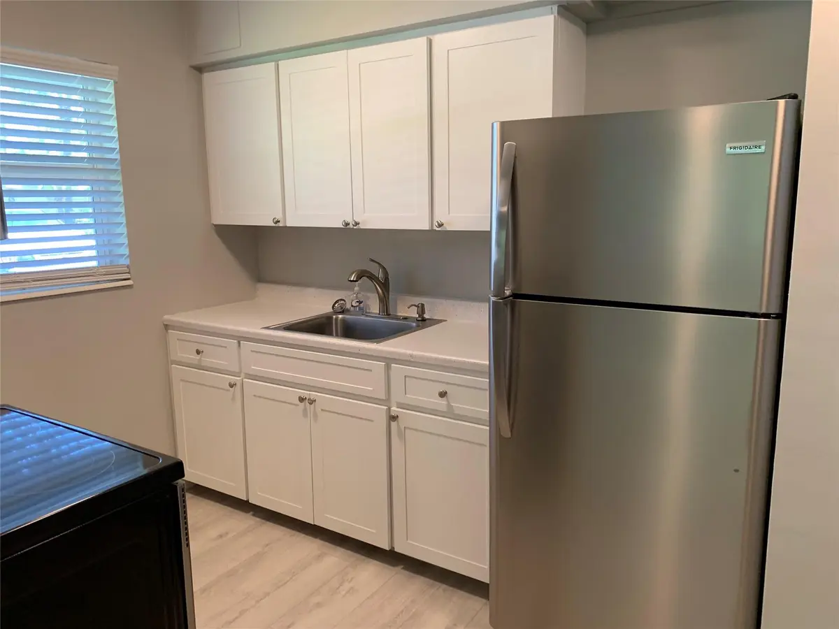Photo 8 at 4385 NE 13th Avenue, Oakland Park