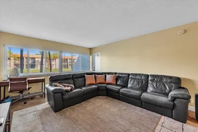 140 Lakeview Drive 105, Weston – sold