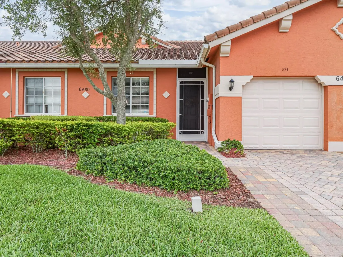 Photo 2 at 6480 Oxford Circle 103C, Vero Beach
