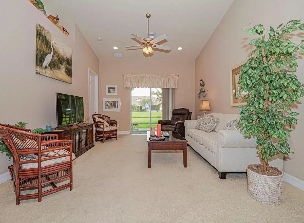 Photo 4 at 6480 Oxford Circle 103C, Vero Beach