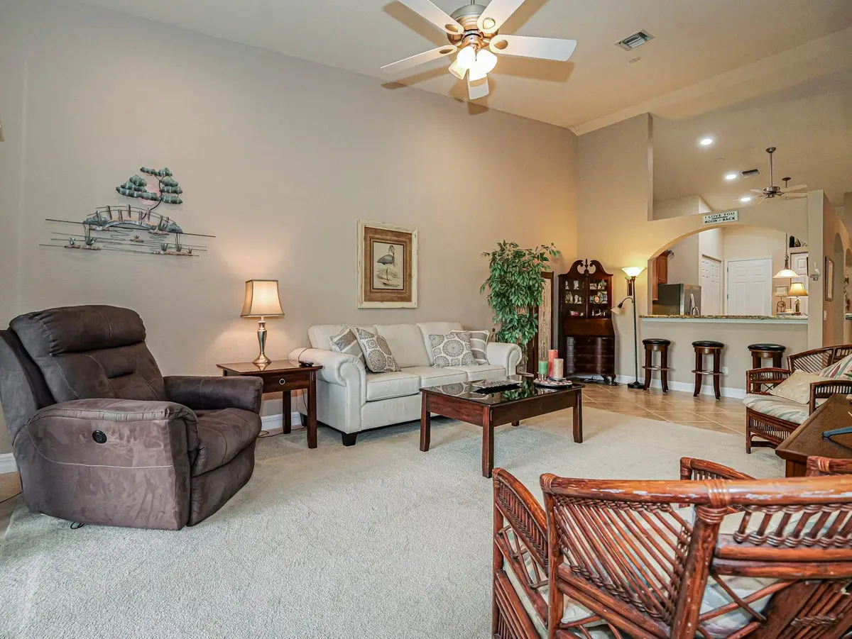 Photo 5 at 6480 Oxford Circle 103C, Vero Beach