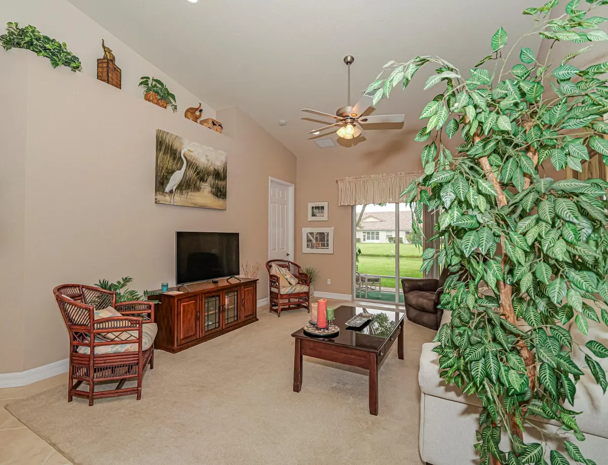 Photo 8 at 6480 Oxford Circle 103C, Vero Beach