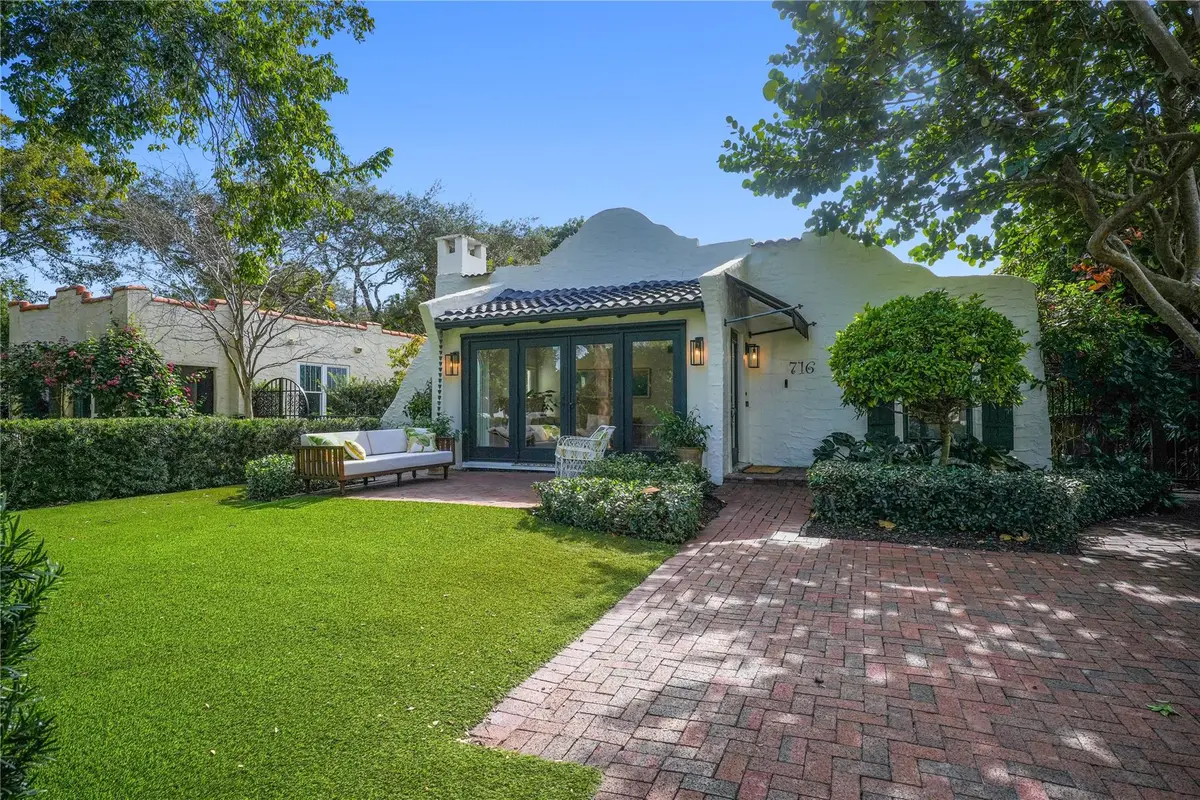 Photo 1 at 716 SE 7th Street, Fort Lauderdale