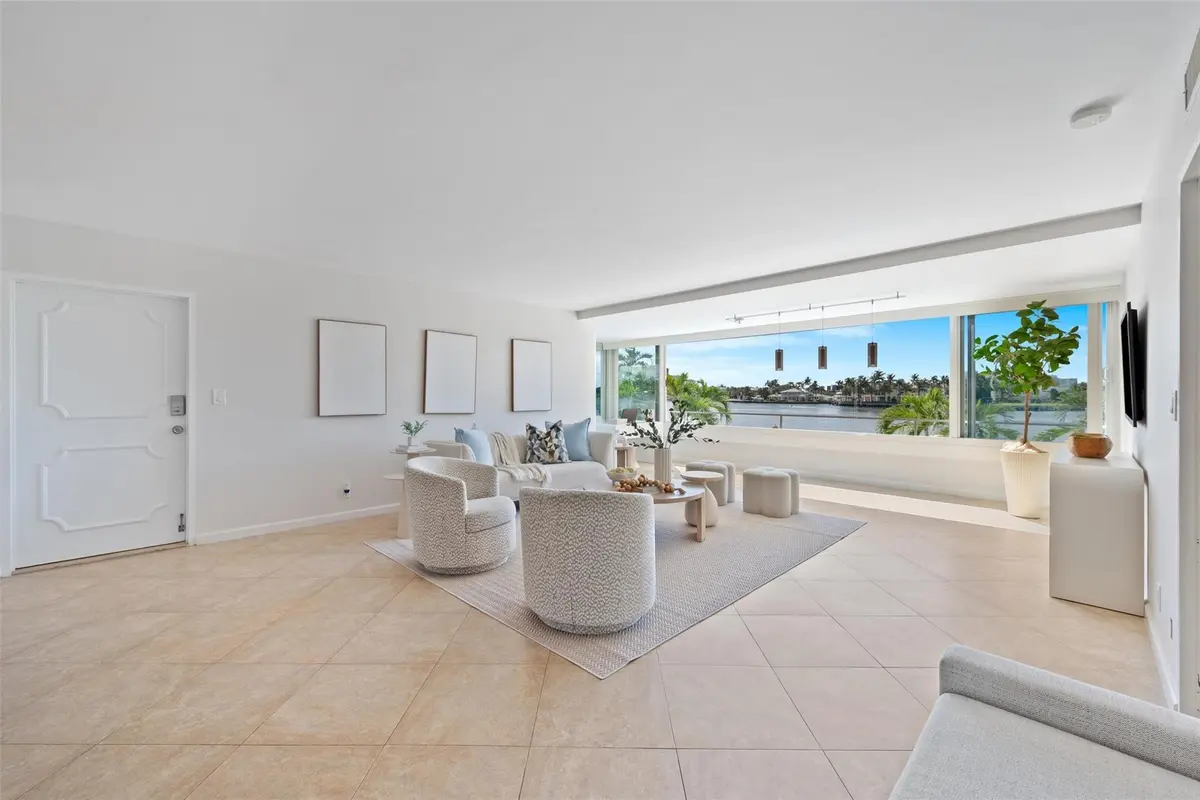 Photo 3 at 215 N Birch Road 2b, Fort Lauderdale