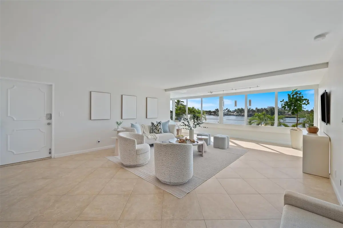 Photo 4 at 215 N Birch Road 2b, Fort Lauderdale