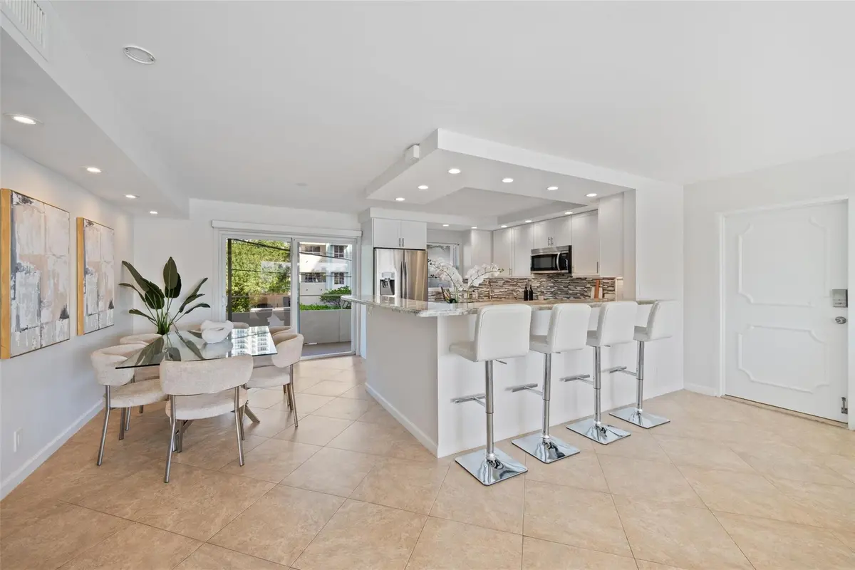 Photo 6 at 215 N Birch Road 2b, Fort Lauderdale