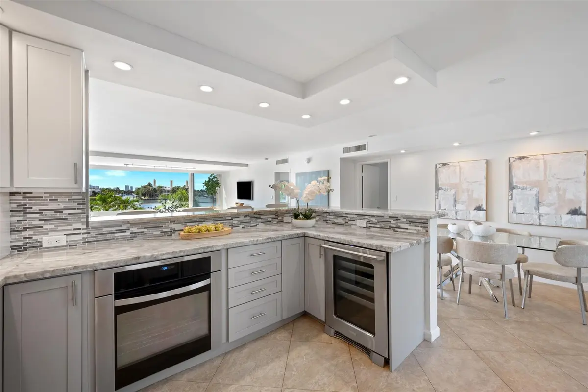 Photo 8 at 215 N Birch Road 2b, Fort Lauderdale