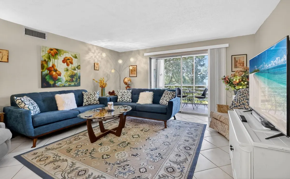 VRG318-11 Spacious corner w/ nice view at 330 NE 26th Avenue 318, Boynton Beach