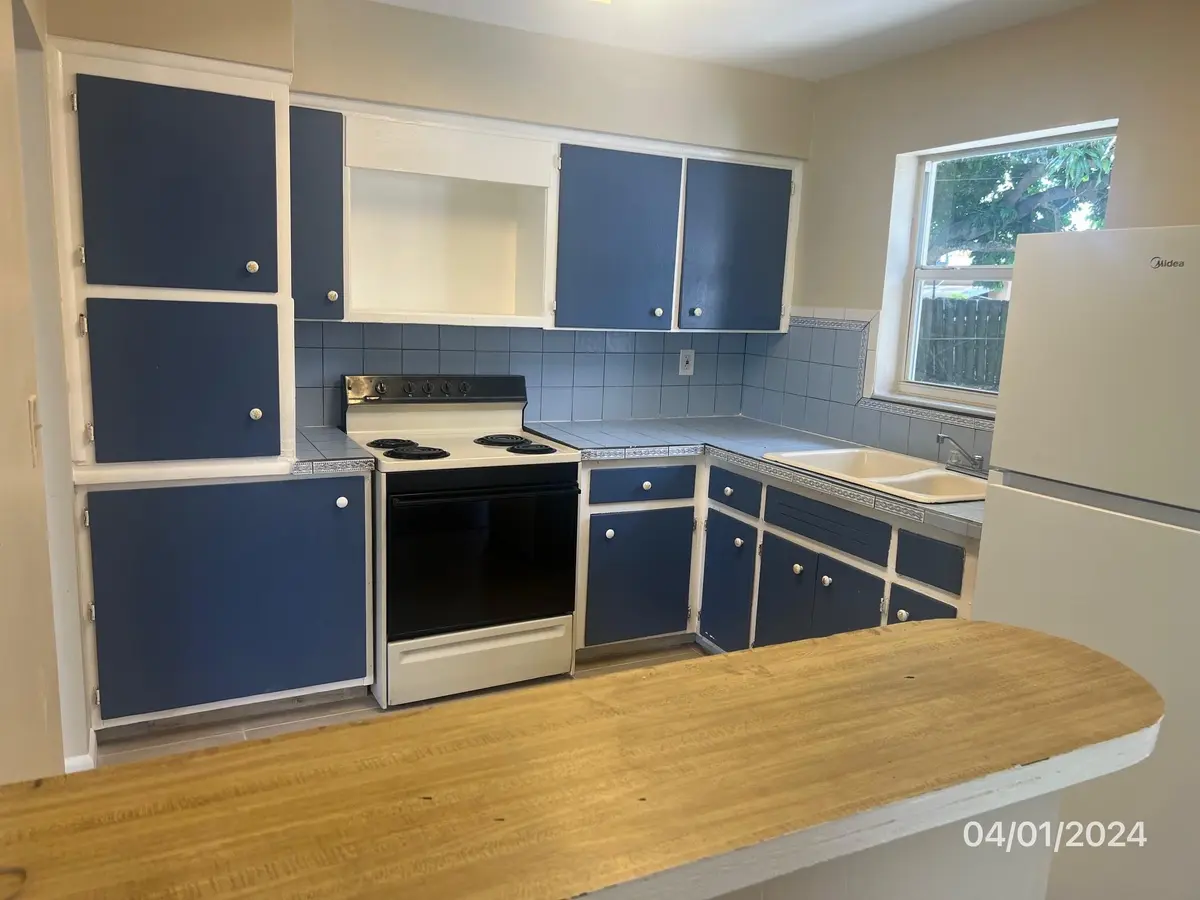 Photo 2 at 1055 Wyoming Avenue, Fort Lauderdale