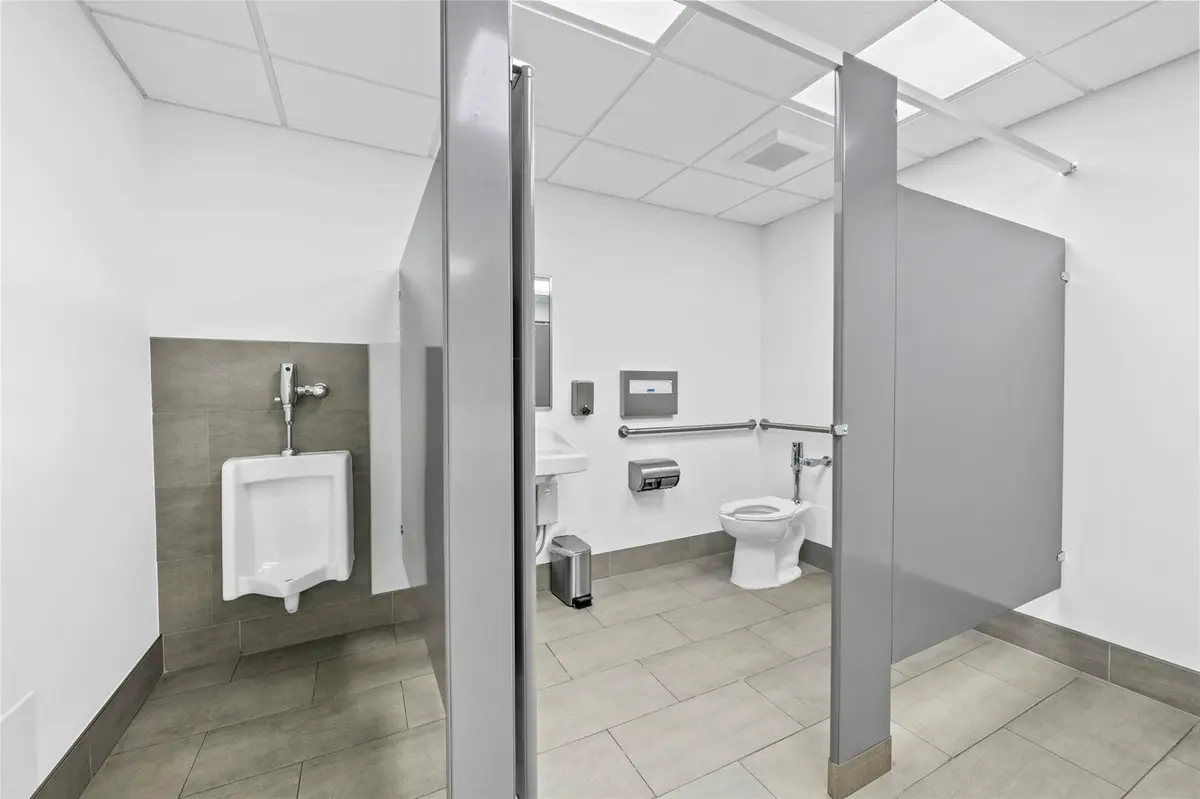 Photo 4 at 2150 S Andrews Avenue, Fort Lauderdale