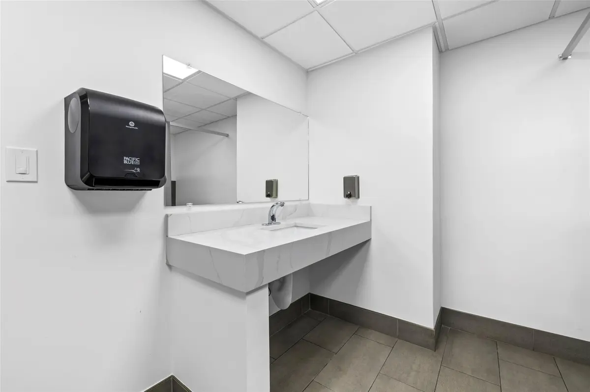 Photo 7 at 2150 S Andrews Avenue, Fort Lauderdale