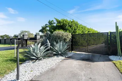 5702 SW 136 Avenue, Southwest Ranches – sold