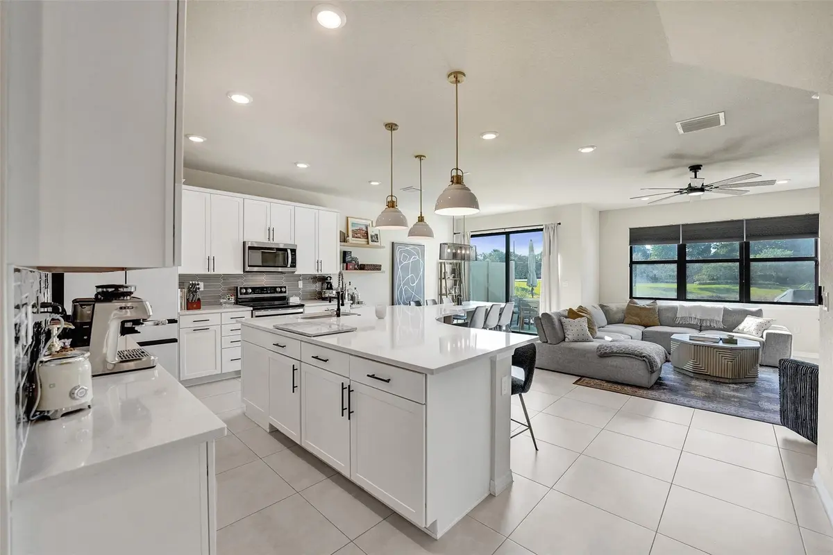 Photo 8 at 2118 Appleton Circle, Oakland Park