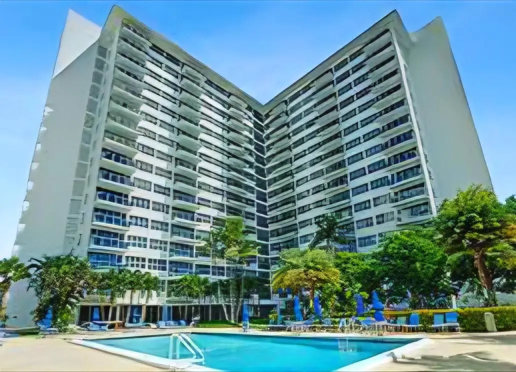 Heated pool, south east at 3333 NE 34th Street 1503, Fort Lauderdale