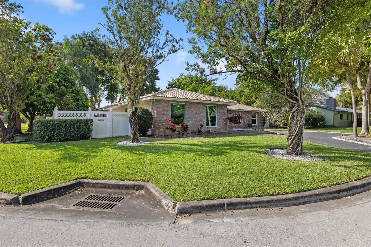 Photo 2 at 9902 NW 20th Street, Coral Springs