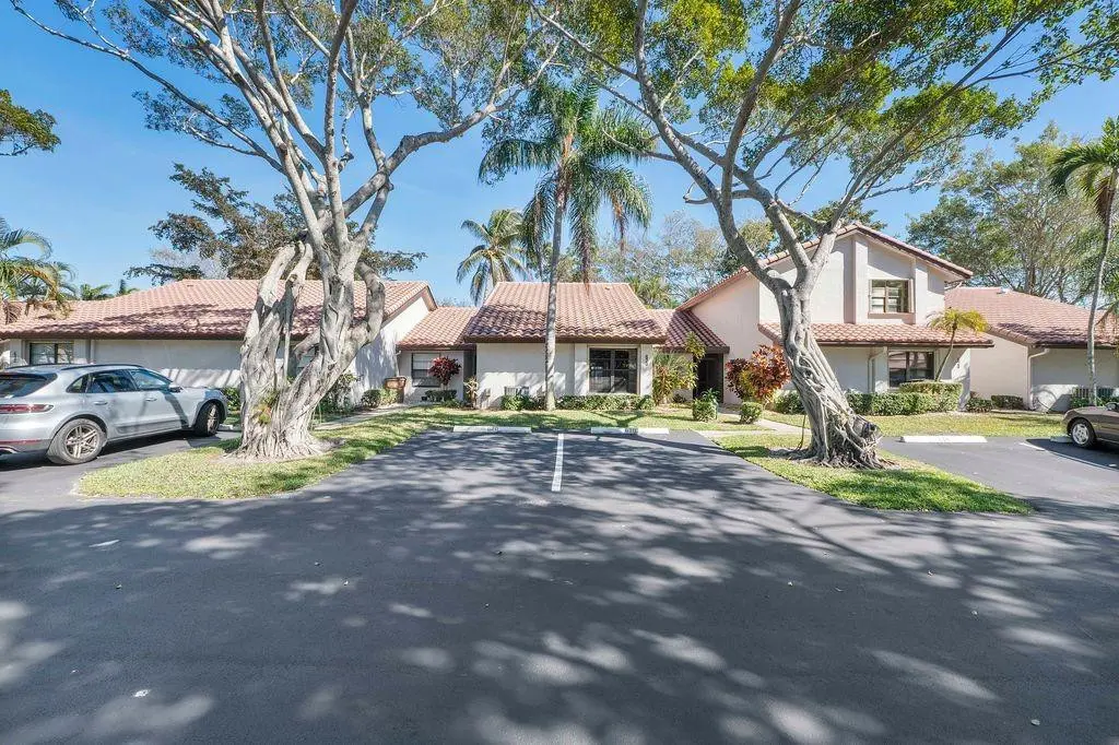 Photo 2 at 620 Deer Creek Edgewater Drive 620, Deerfield Beach