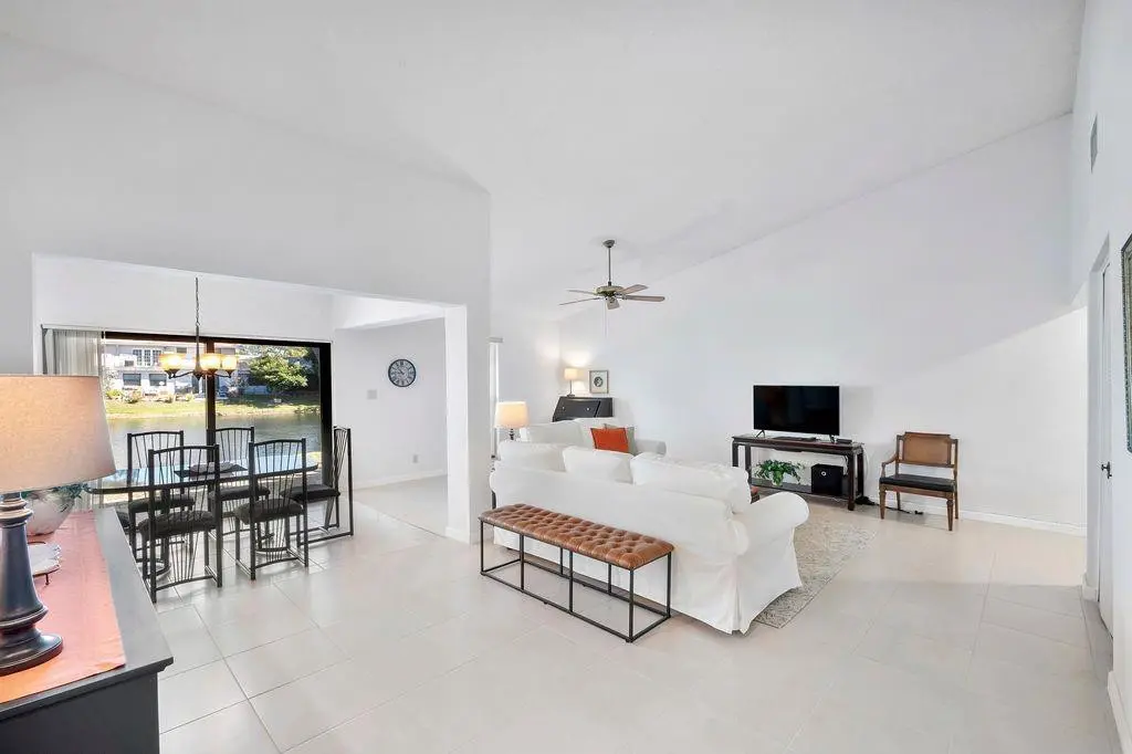Photo 11 at 620 Deer Creek Edgewater Drive 620, Deerfield Beach