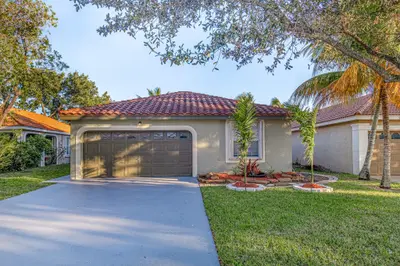 711 NW 182nd Way, Pembroke Pines – sold