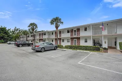 2475 W Golf Boulevard 244, Pompano Beach – Condominium for sale
