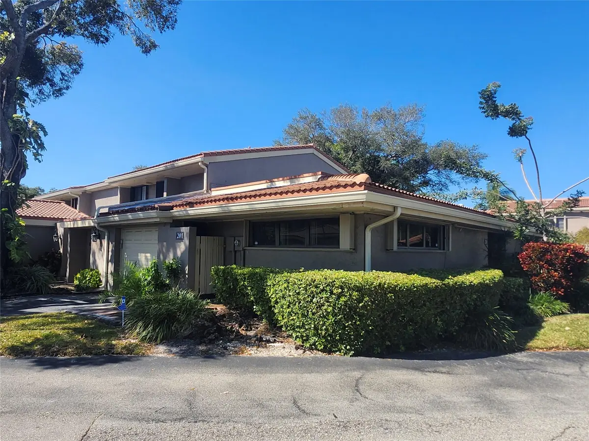 Photo 2 at 201 Dunwoody Lane 17-87, Hollywood