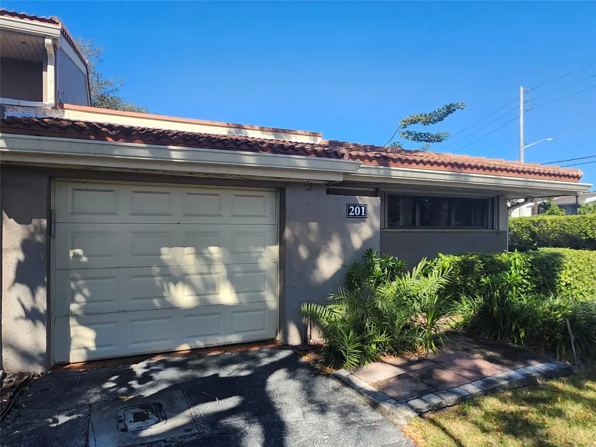 Photo 3 at 201 Dunwoody Lane 17-87, Hollywood