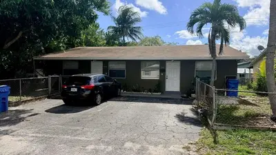 280 NE 40th Court, Oakland Park – Duplex for sale