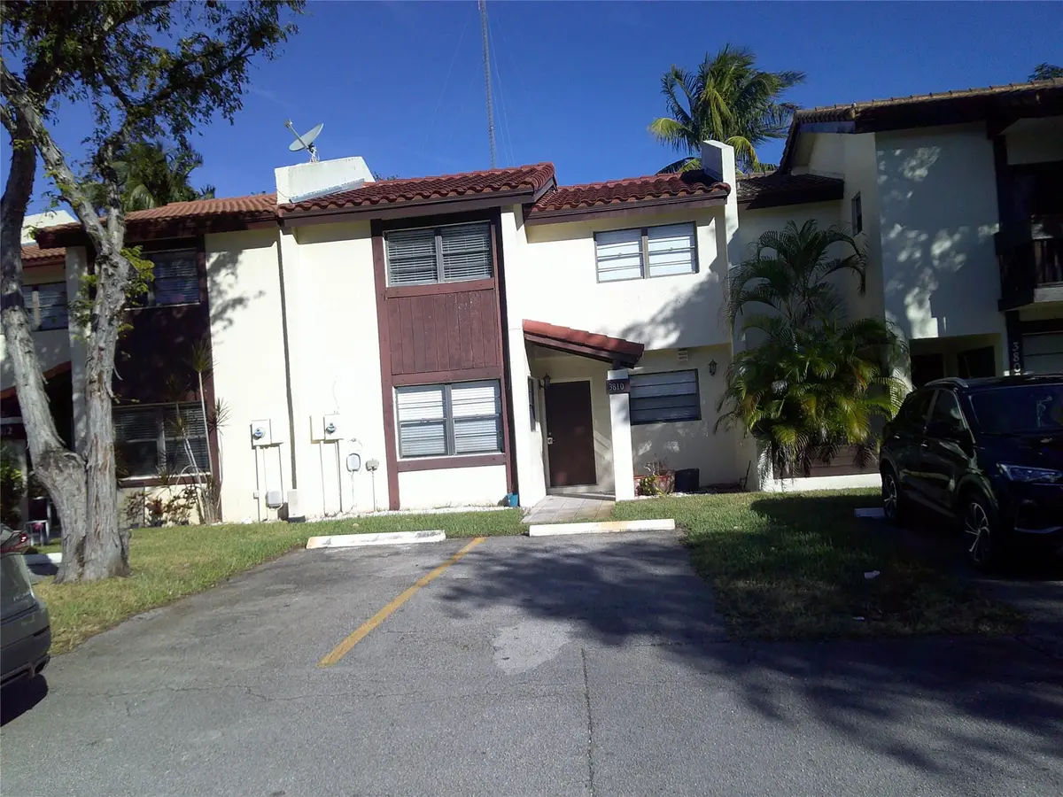 Photo 1 at 3810 SW 52nd Avenue 3810, Hollywood
