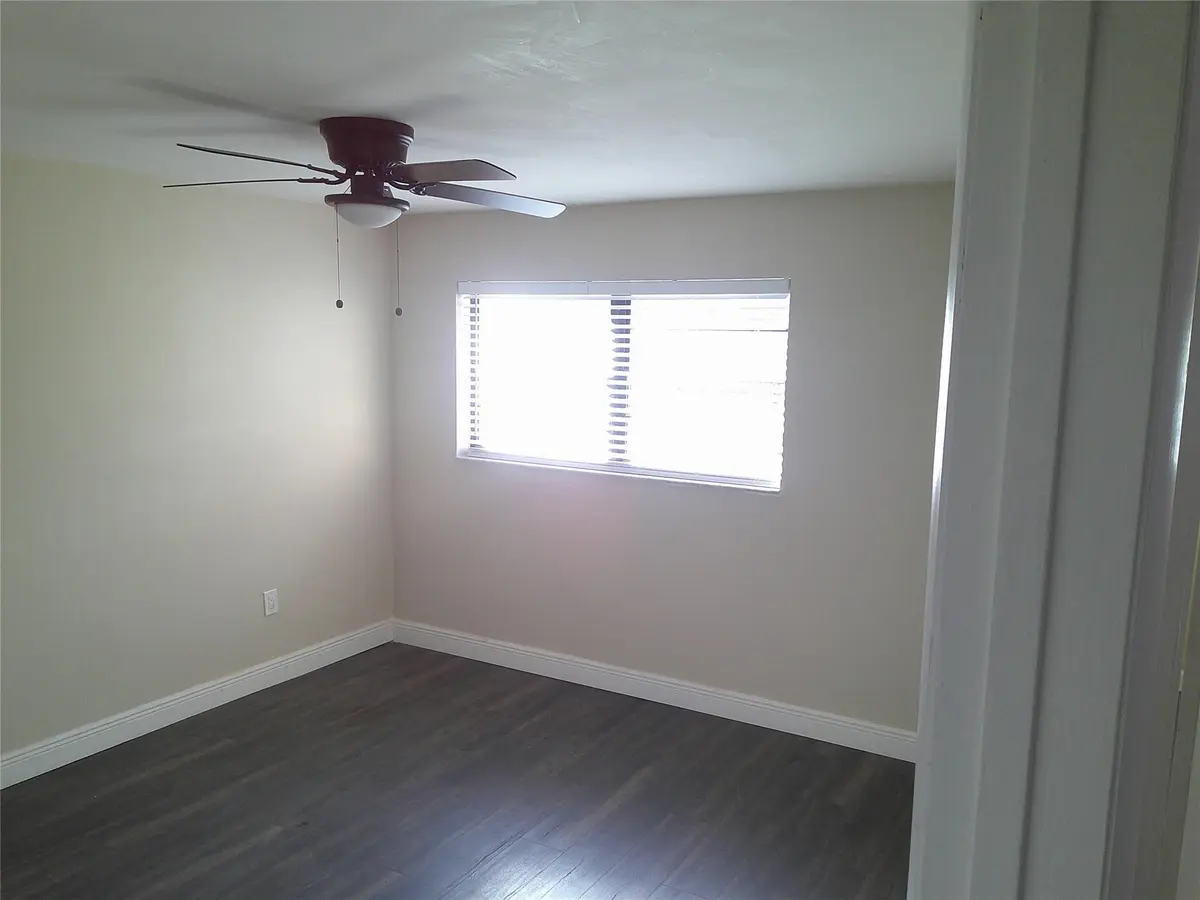 Photo 8 at 3810 SW 52nd Avenue 3810, Hollywood