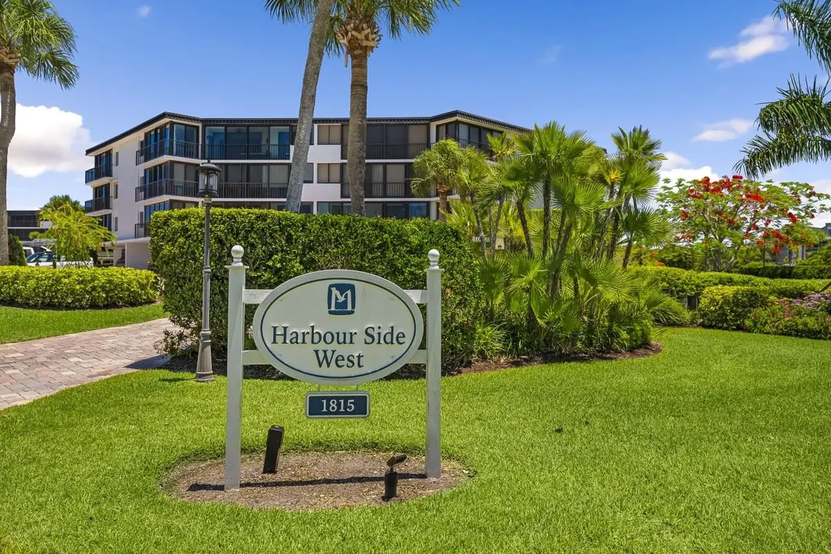 Photo 3 at 1815 Mooringline Drive 2e, Vero Beach