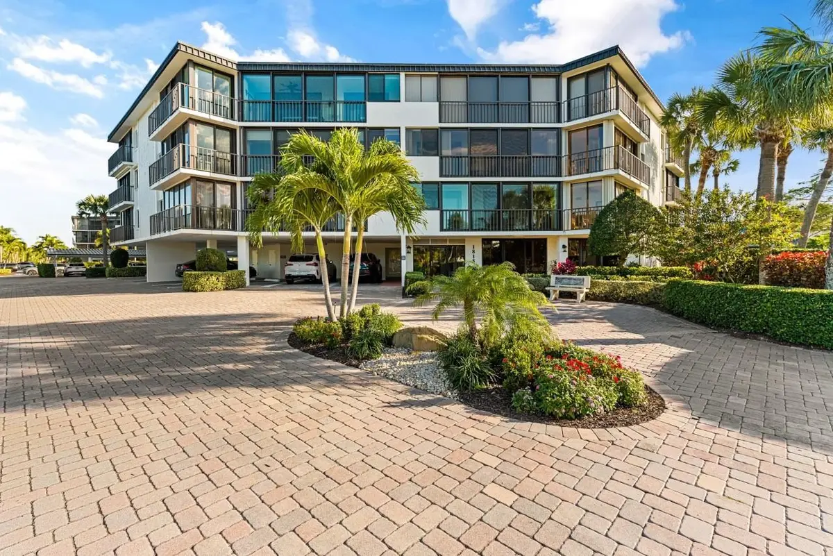 Photo 4 at 1815 Mooringline Drive 2e, Vero Beach