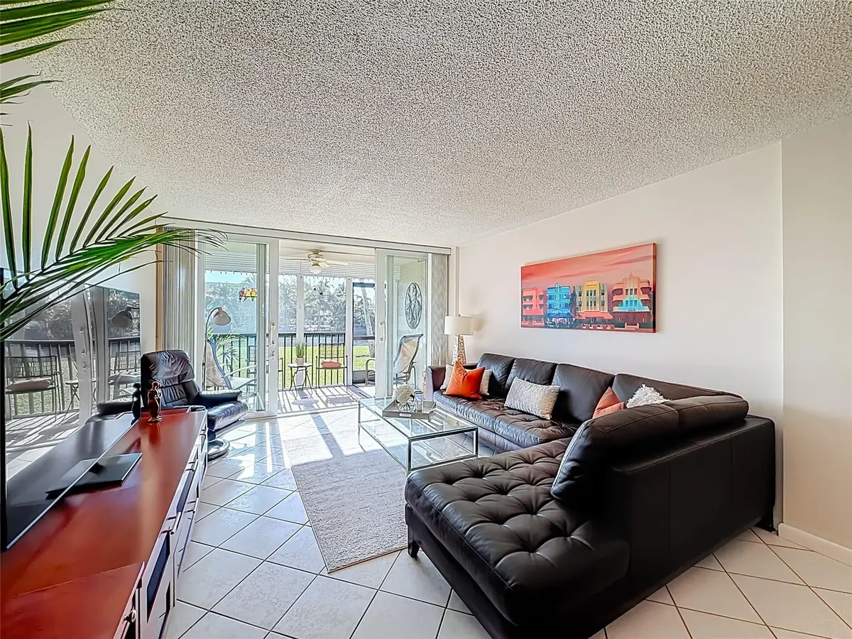 Photo 3 at 13 Royal Palm Way 101, Boca Raton