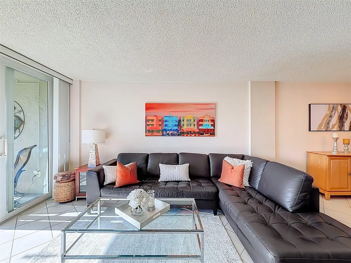 Photo 4 at 13 Royal Palm Way 101, Boca Raton