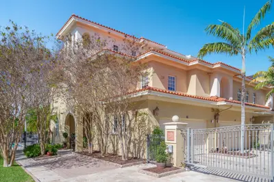 237 Garden Court, Lauderdale-By-The-Sea – sold