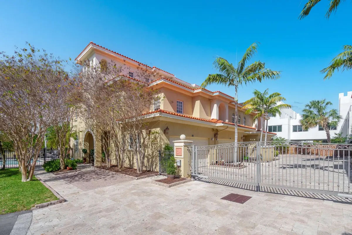 Photo 6 at 237 Garden Court, Lauderdale-By-The-Sea