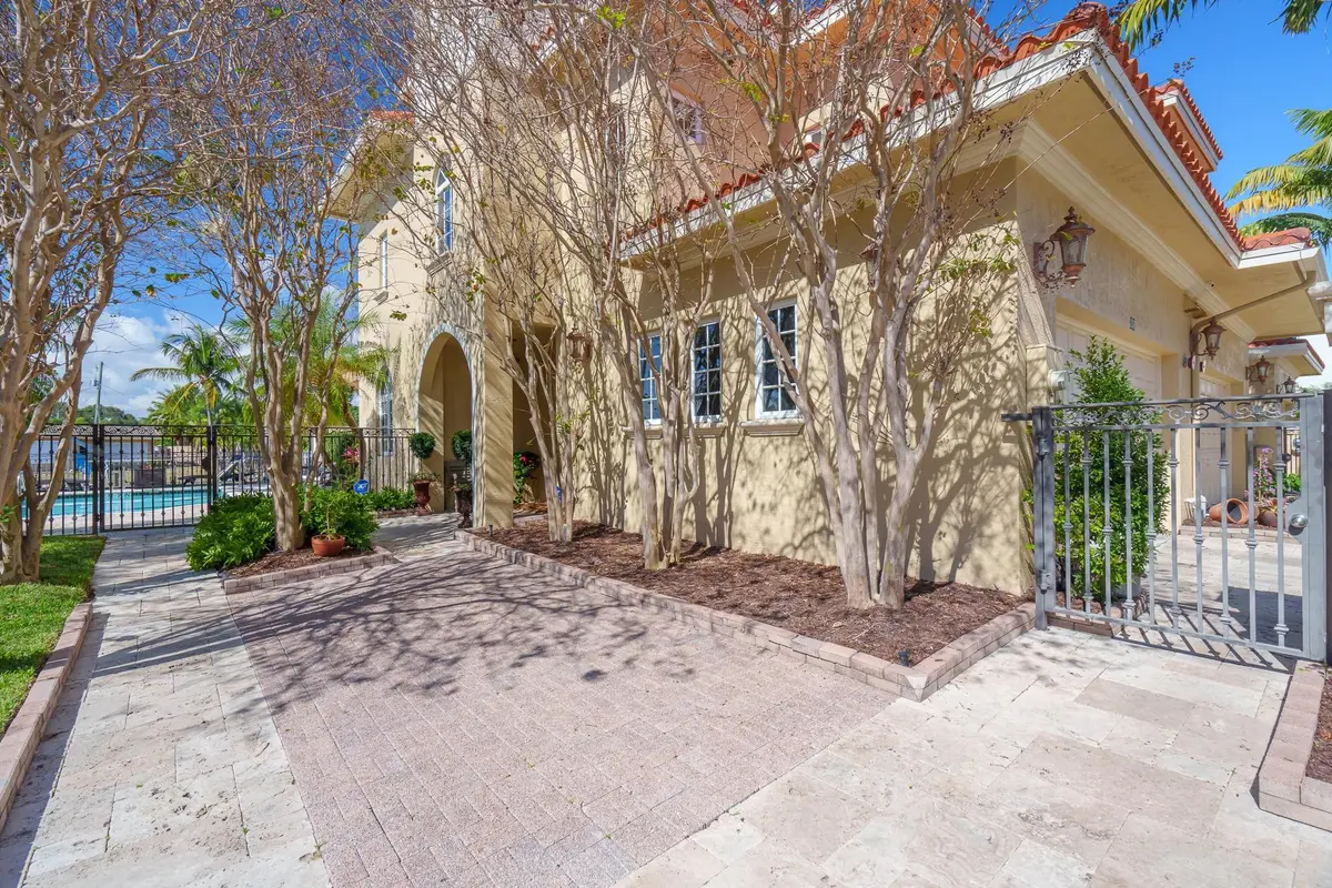 Photo 7 at 237 Garden Court, Lauderdale-By-The-Sea