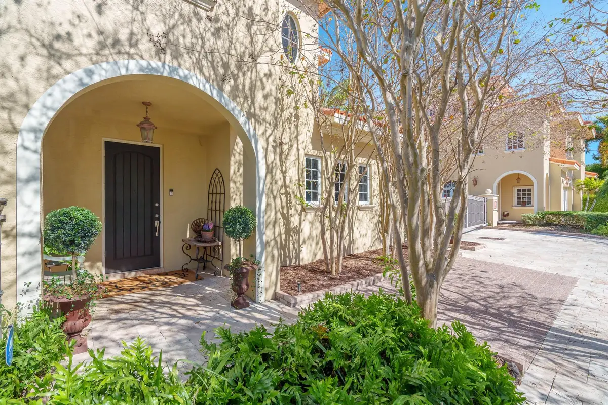 FRONT at 237 Garden Court, Lauderdale-By-The-Sea