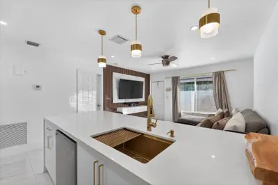 883 NE 33rd Street, Oakland Park – sold