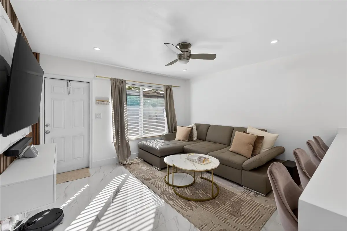Photo 3 at 883 NE 33rd Street, Oakland Park