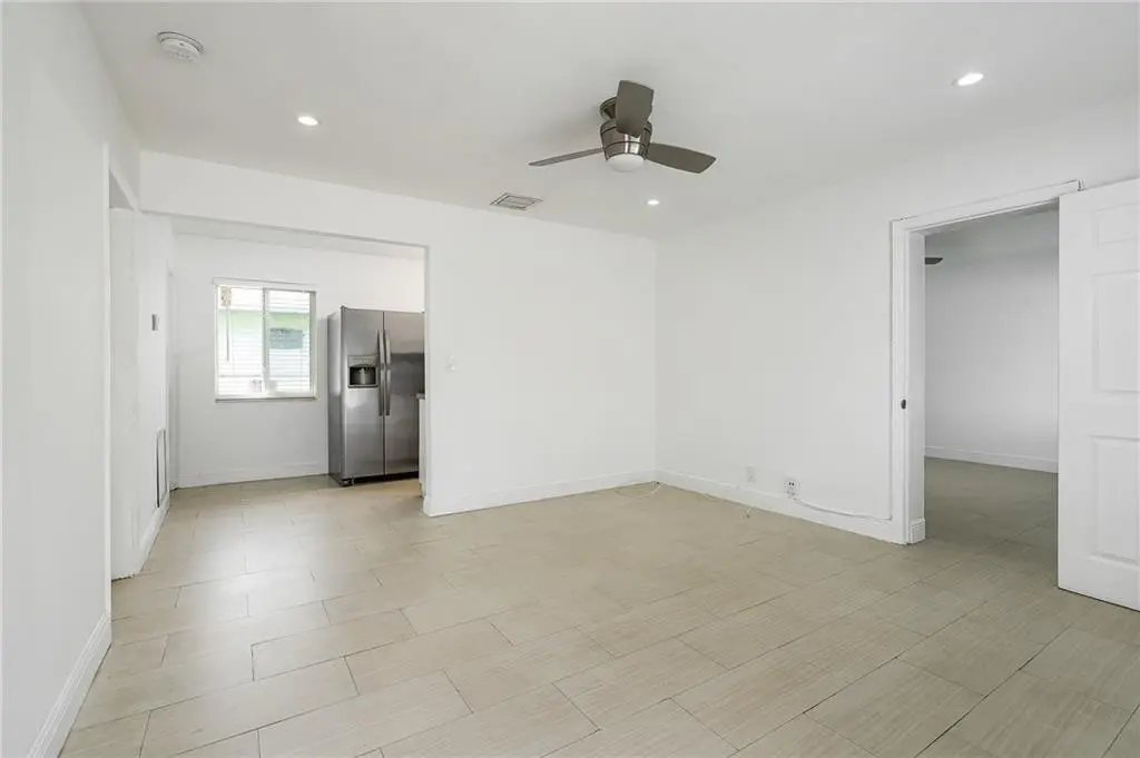 Photo 5 at 883 NE 33rd Street, Oakland Park