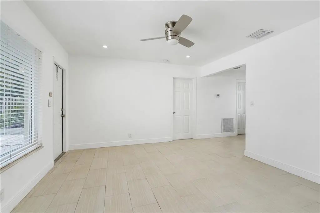 Photo 6 at 883 NE 33rd Street, Oakland Park