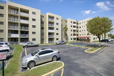 8185 NW 7th Street 214, Miami – Condominium for sale