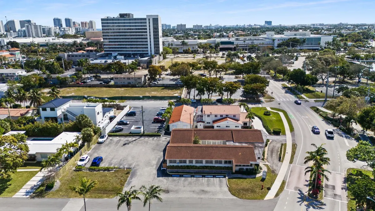 Photo 8 at 1130 Bayview Drive, Fort Lauderdale
