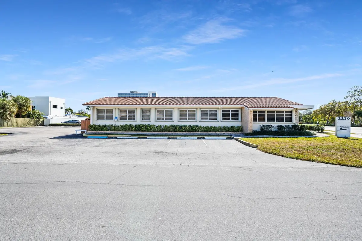 Photo 9 at 1130 Bayview Drive, Fort Lauderdale